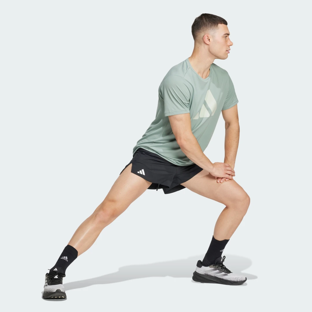 Detalle de Camiseta Run It de Adidas: una opción verde para tus entrenos diarios