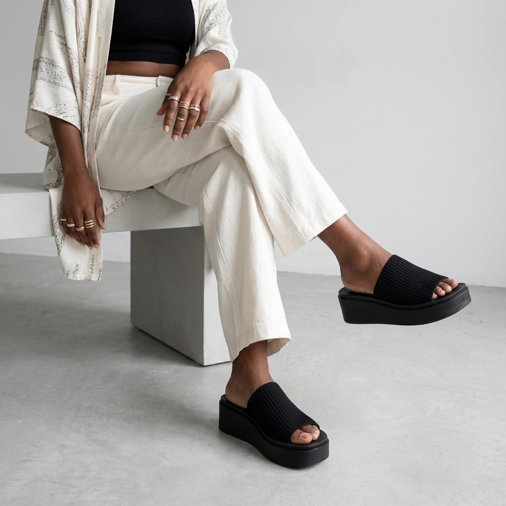 Detalle de CUSHIONAIRE Pim Wedge Chunky Platform Women’s Sandals with Firm Knit Upper