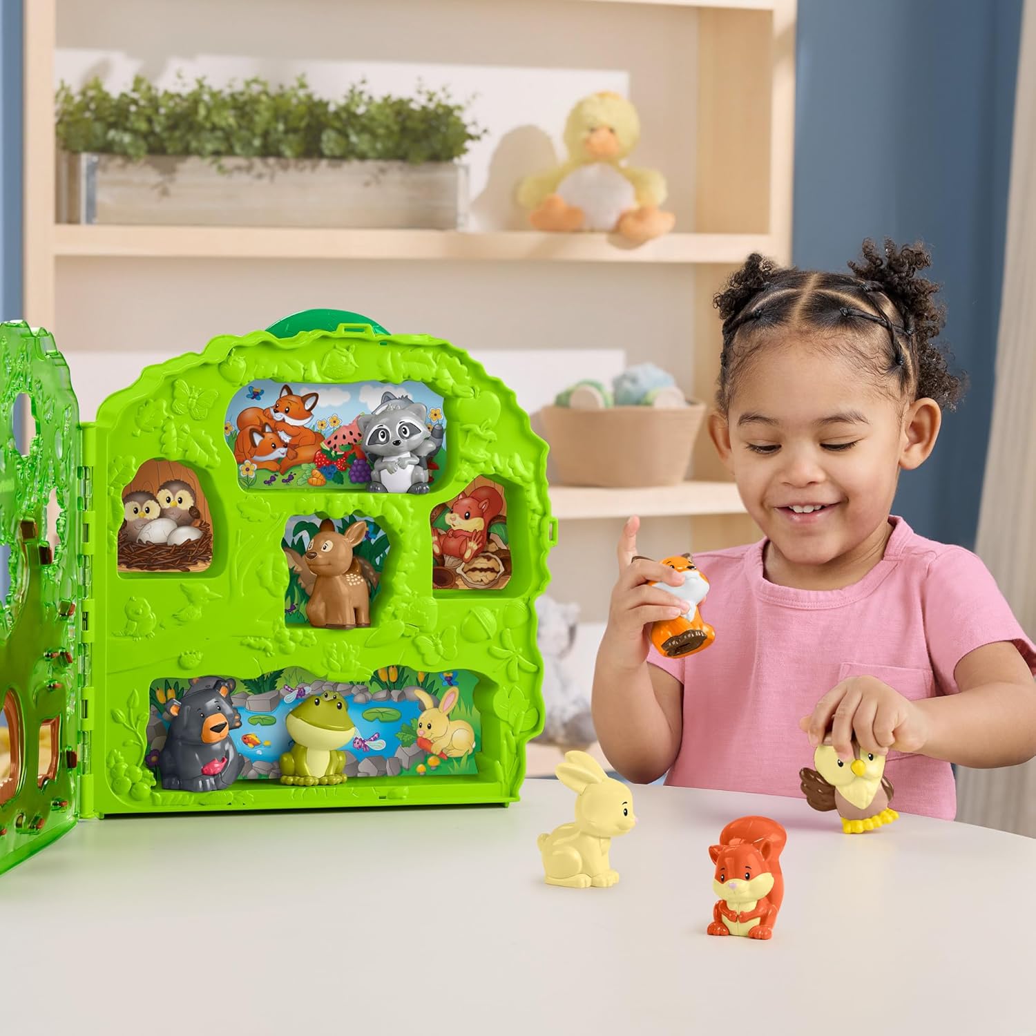 Detalle 2 de Fisher-Price Little People Valigetta Gli Amici del Bosco – Set con 8 Animali e Albero, HWB29