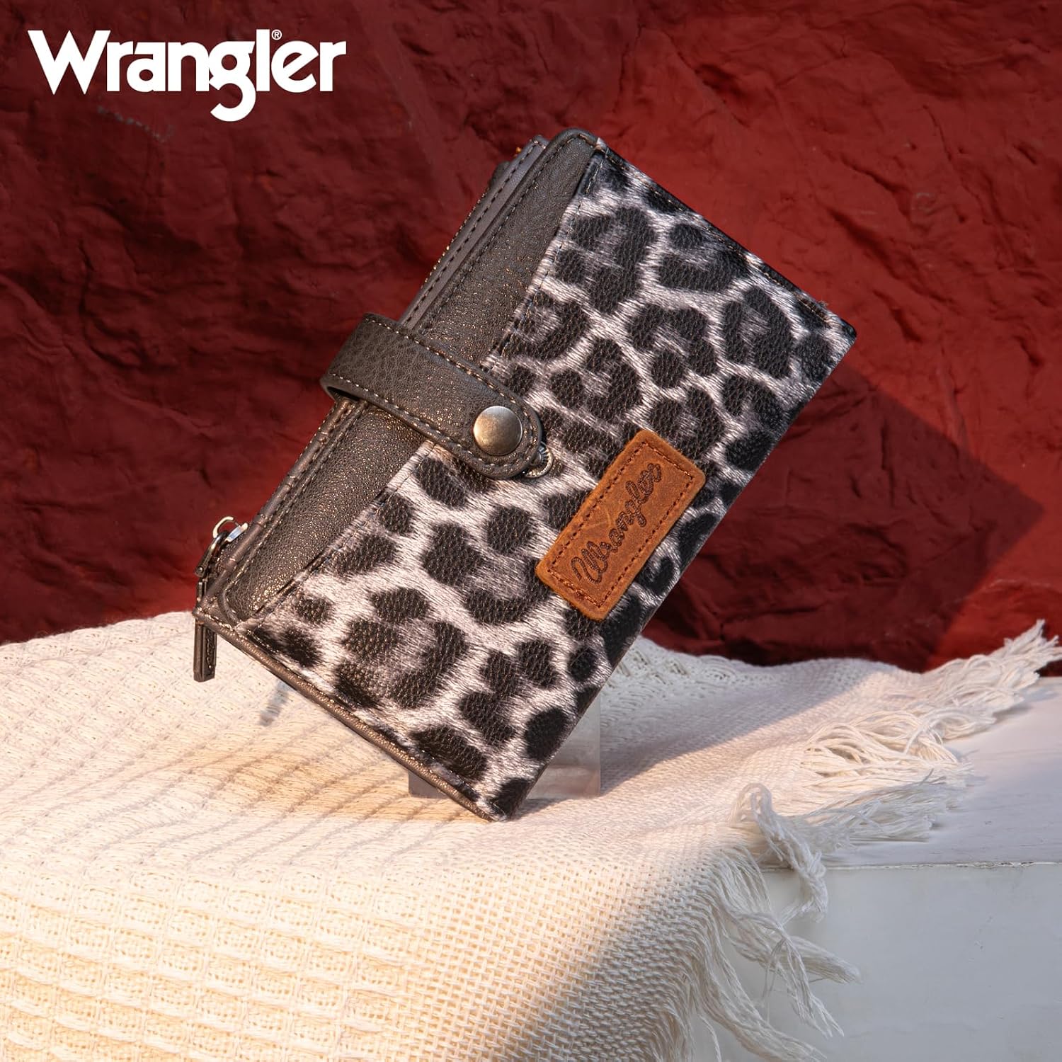 Detalle 2 de Wrangler Bifold Wallet in Vegan Leather