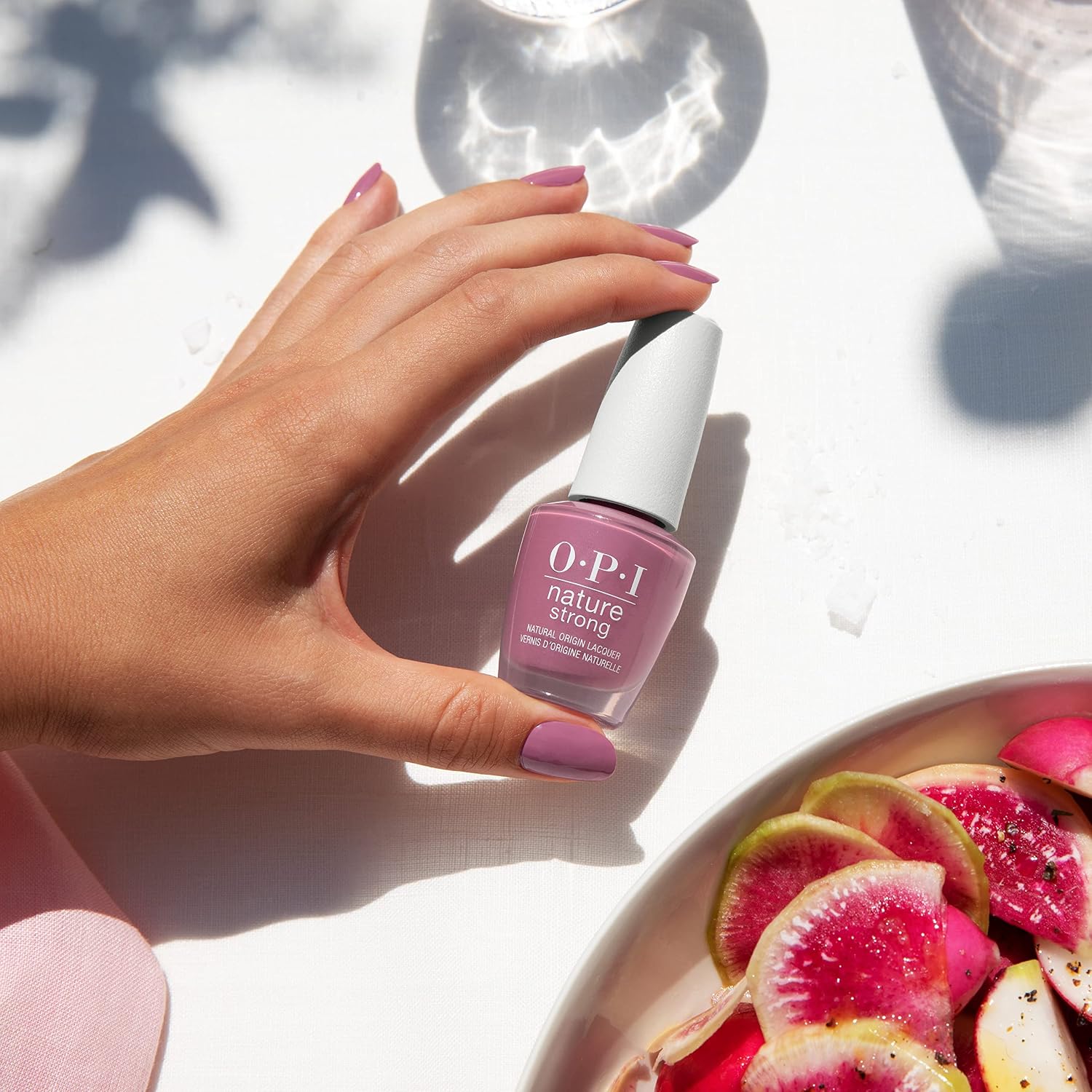 Detalle de OPI Nature Strong Smalto Viola Rosa vegano a origine naturale, 15 ml
