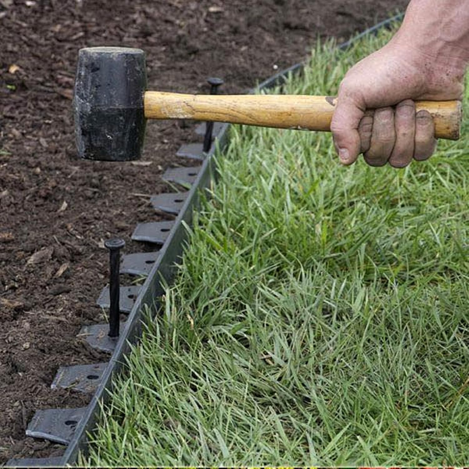 Detalle 2 de Plastic Landscape Stakes, 8-inch
