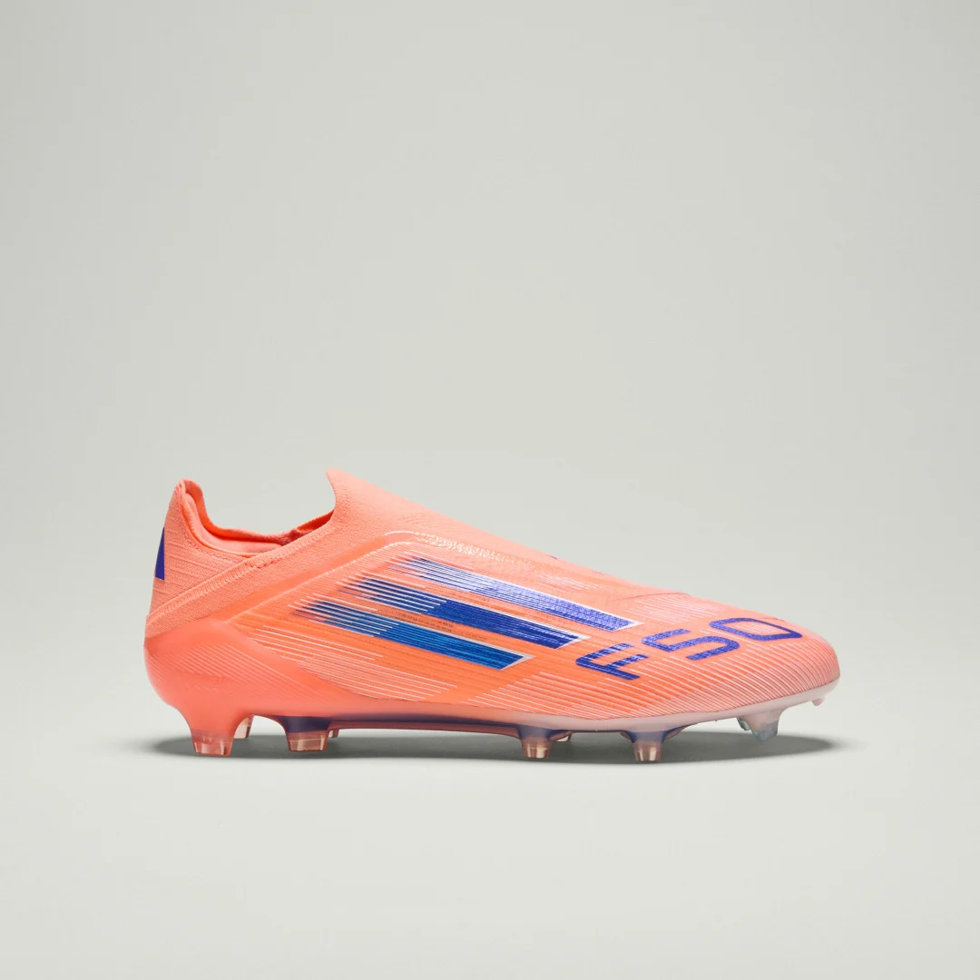 Detalle de Bota sin cordones F50 Elite de Adidas para césped natural seco