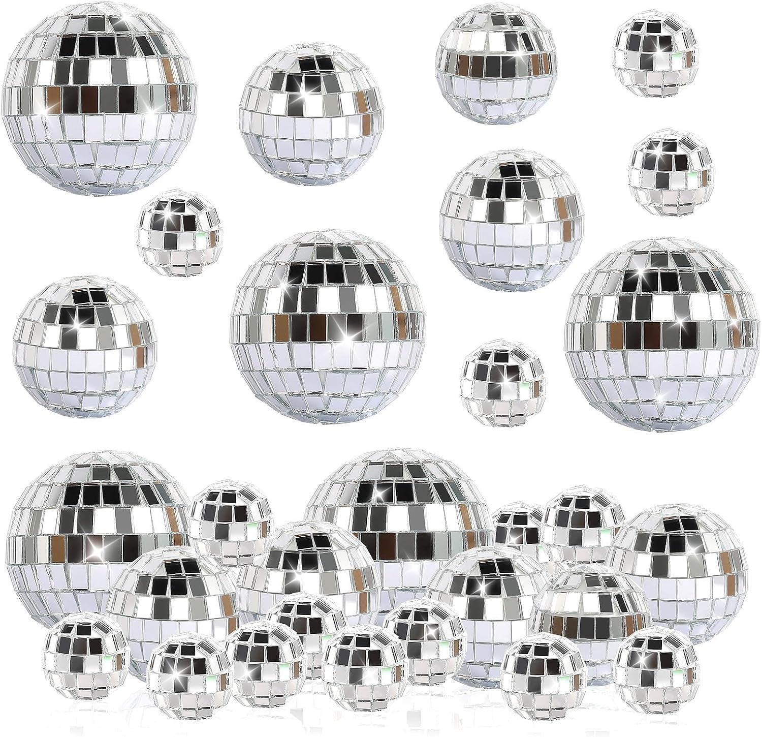 Detalle de prota Mirror Disco Ball: 32 zilveren discoballen in vier formaten