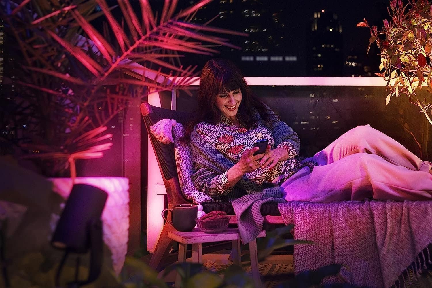 Thumbnail 3 de Philips Hue Lily Gartenspot 4er Set – White & Color Ambiance, 590 lm, 16 Mio. Farben, Außenleuchte mit 40W Netzteil