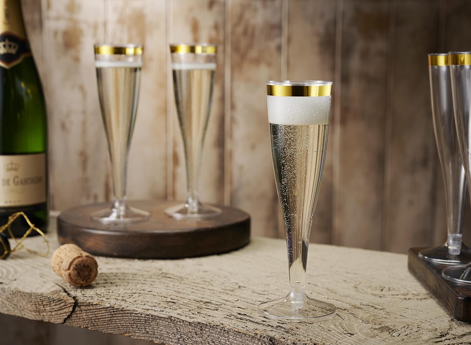 Detalle 2 de Munfix 100 Pack Gold Plastic Champagne Flutes, 5 Oz - Elegant Disposable Stemware for Any Celebration
