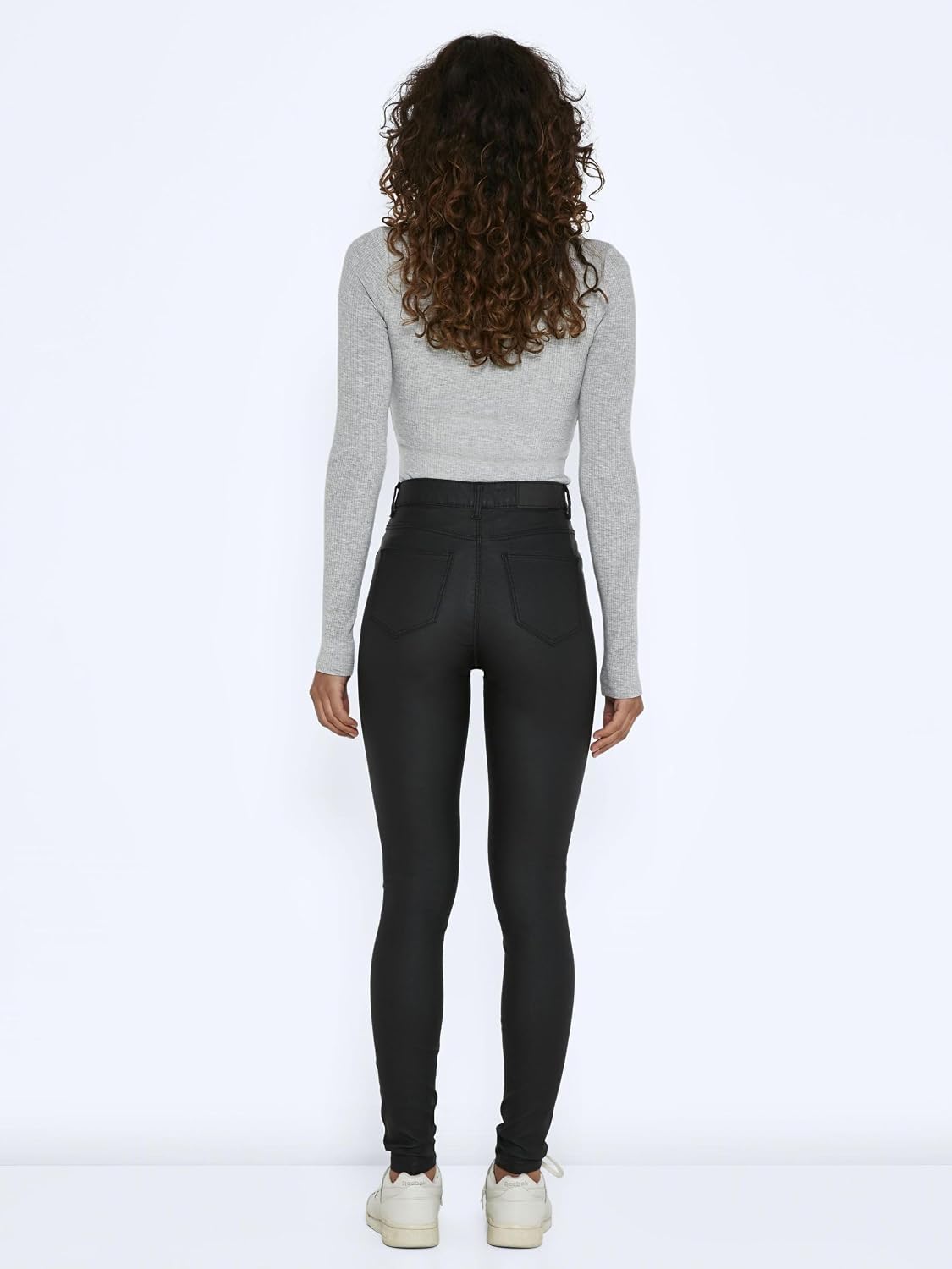 Detalle de Jean enduit à taille haute Noisy May NMCallie High Waist Skinny — coloris noir