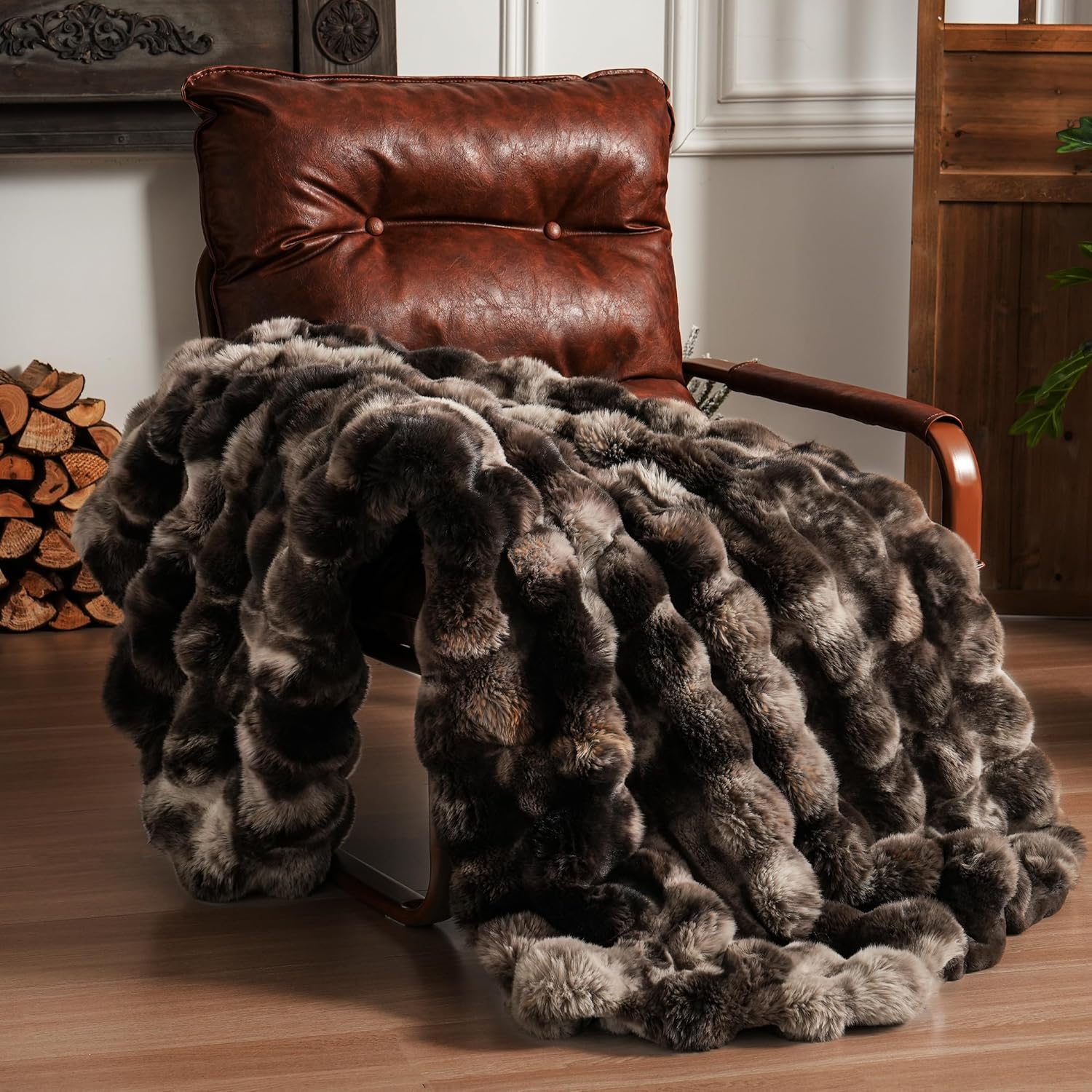 Detalle de BENVWE Fluffy Faux Fur Throw Blanket 50" x 60