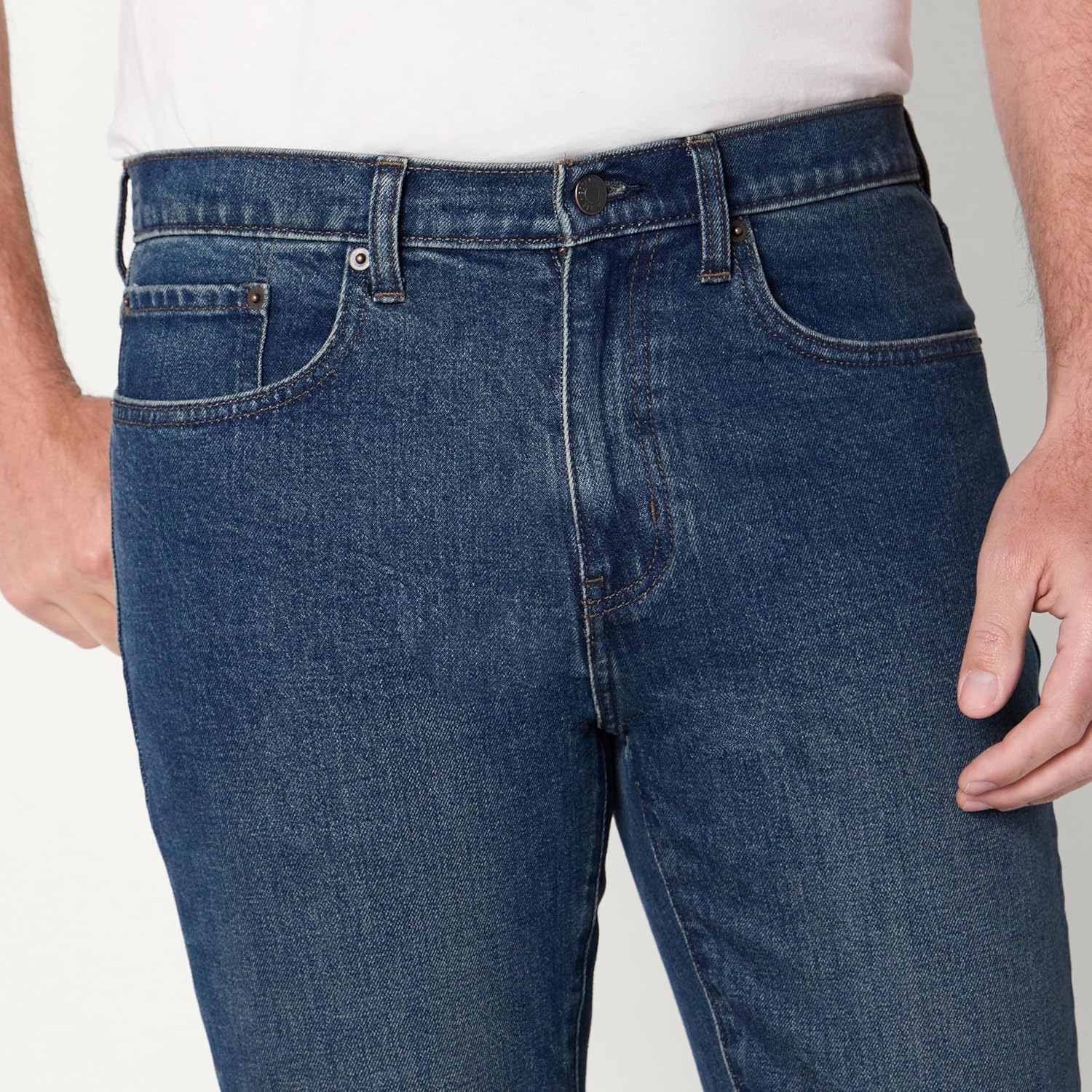 Thumbnail 2 de Amazon Essentials Herren Slim-Fit-Jeans – robuste Allround-Hose mit schlanker Silhouette
