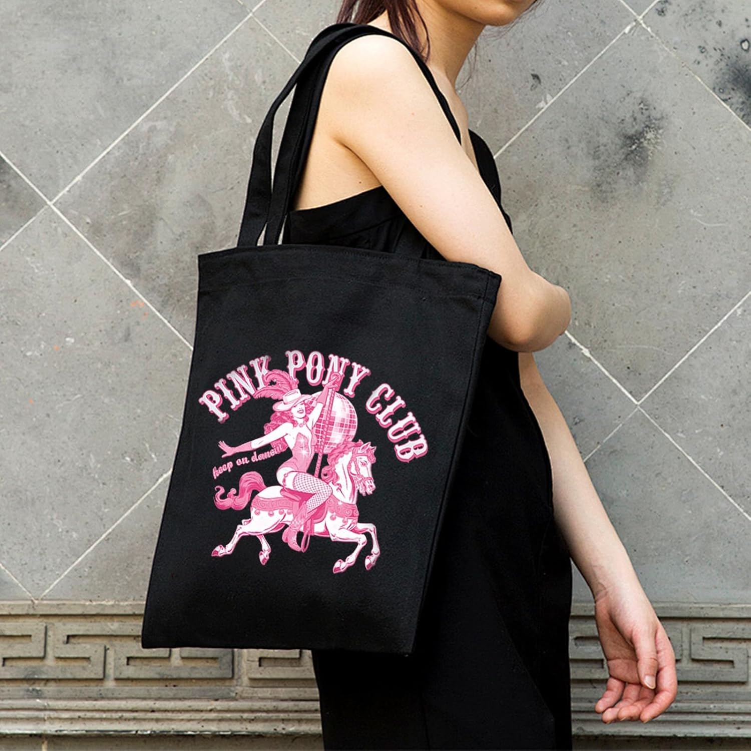 Thumbnail 2 de Puedno Singer Fans Tote Bags, Pink Pony Club – a practical fan tote worth considering