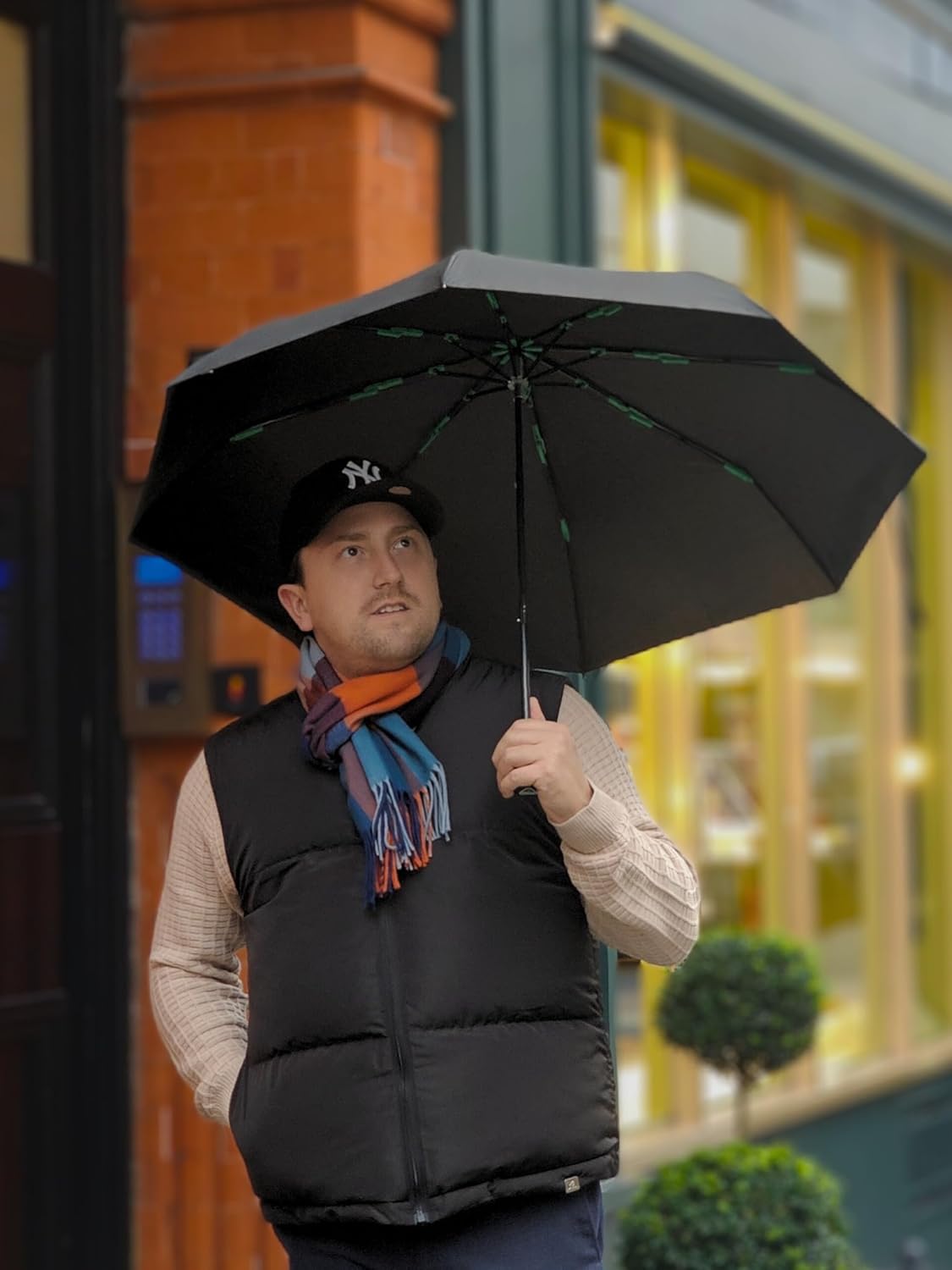 Thumbnail 3 de Fulton Performance Hurricane Umbrella Black — Wind-Resistant 8-Rib Frame