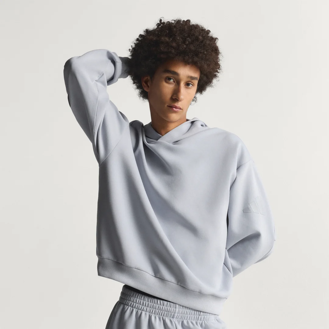 Detalle de Sudadera con capucha Soft Lux de Adidas