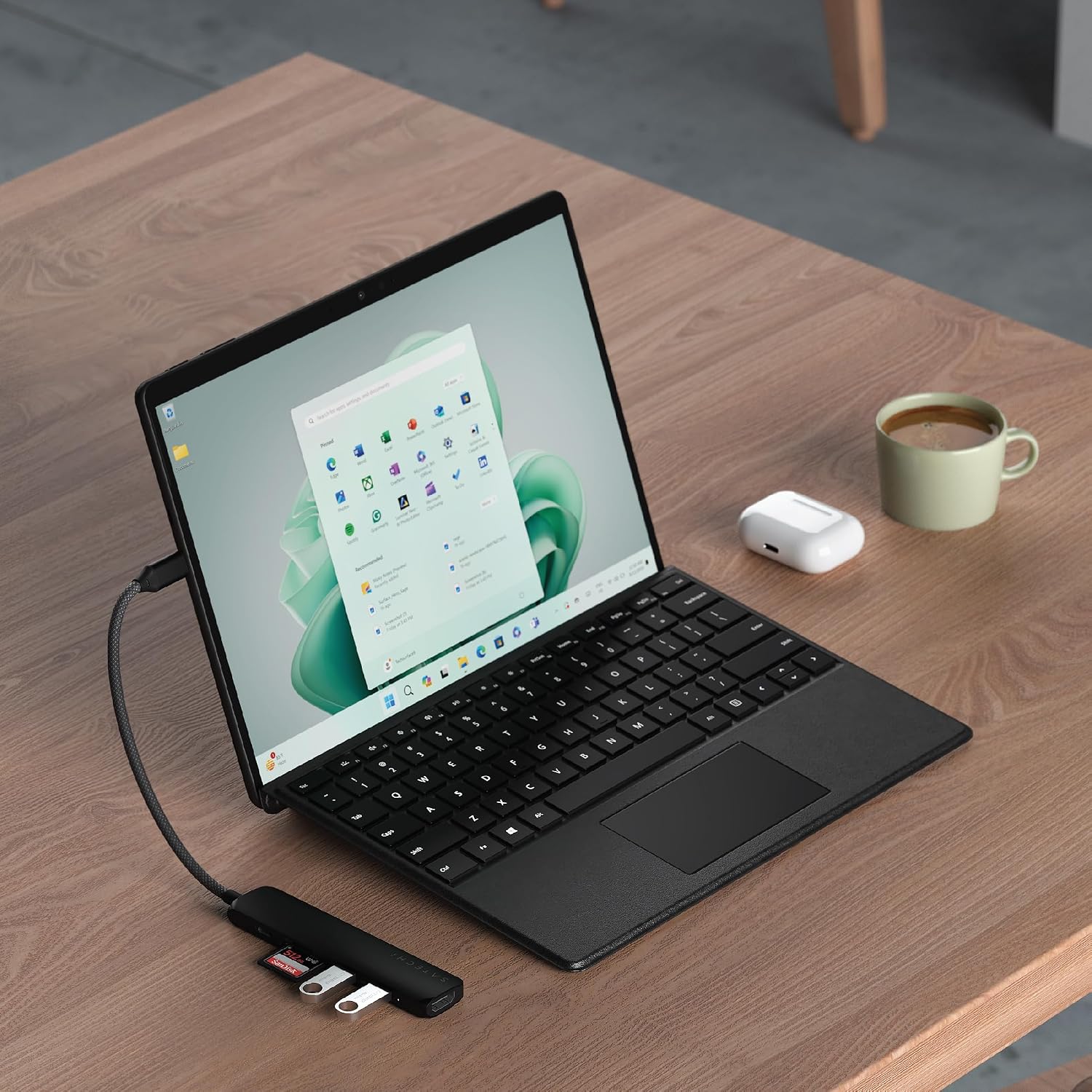 Thumbnail 6 de Satechi 6-in-1 USB-C Hub Slim Plus Multiport Adaptor with HDMI 4K@60Hz and 100W USB-C PD Charging (Black)