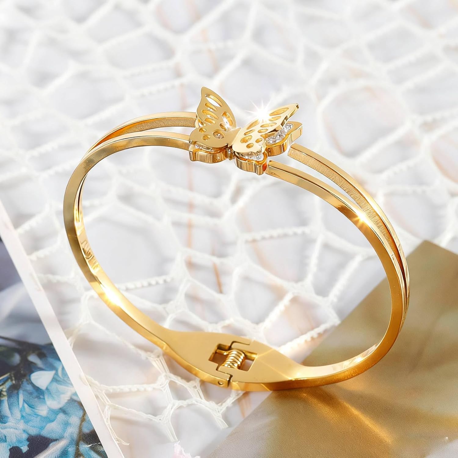 Detalle 2 de MILAKOO Gold Armreif für Damen aus Edelstahl mit Federverschluss – Boho „Open“ Bangle Bracelet