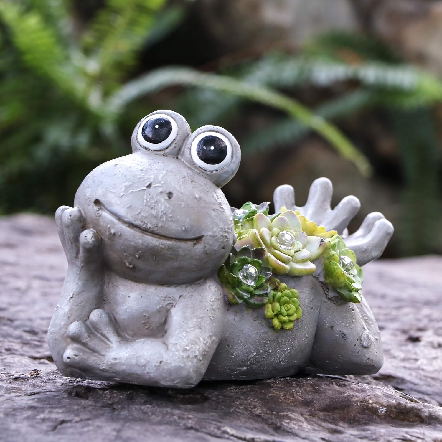 Detalle 2 de TERESA'S COLLECTIONS Solar Frosch Gartenfigur 8cm mit Solarlampe