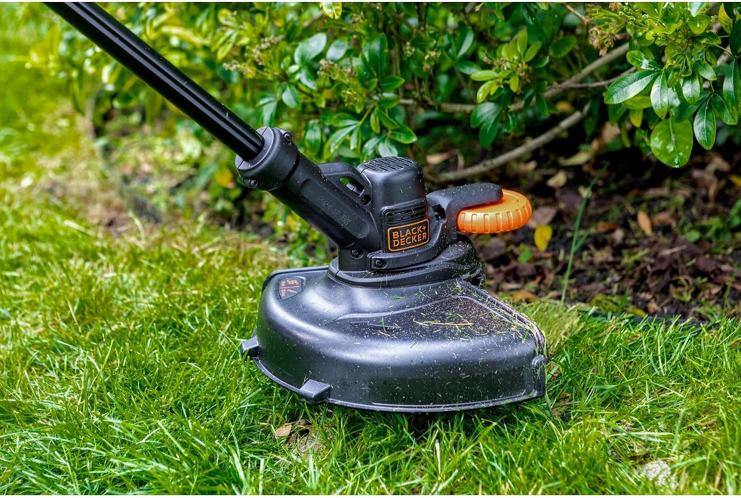 Detalle de BLACK+DECKER BCST918D1-QW: Tagliabordi 18V da 28 cm con batteria 2Ah