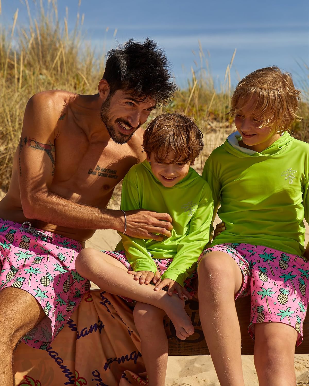 Detalle 2 de MaaMgic pantaloncini da bagno per ragazzi e bambini, foderati in rete, asciugatura rapida