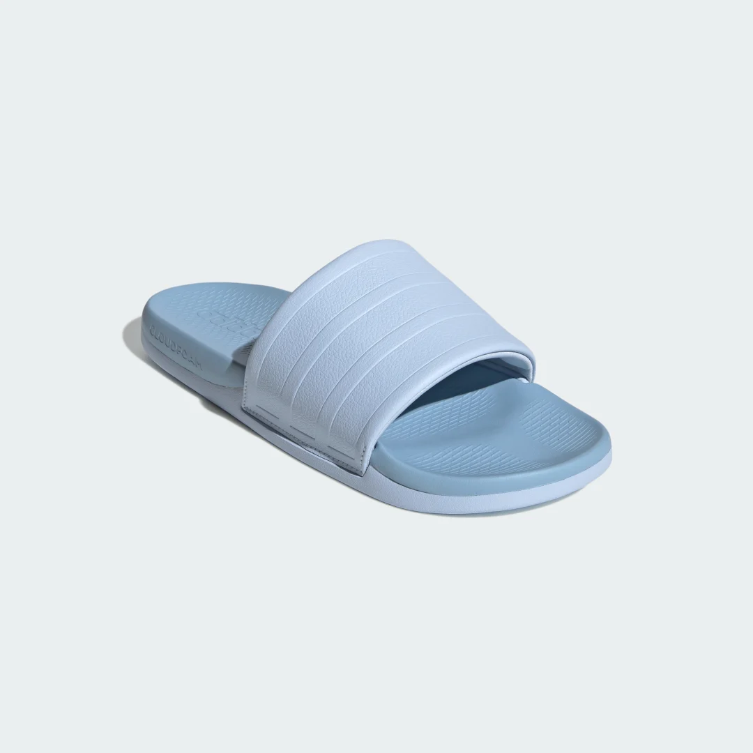 Detalle 2 de CHANCLA ADILETTE COMFORT 2.0 de Adidas: comodidad y estilo en color azul