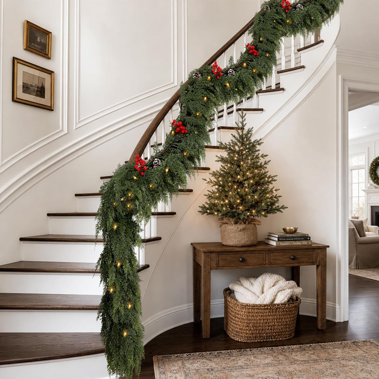 Detalle 2 de Citilya CT2621 9 ft Christmas Cedar Garland with 150+ Branches and Timer Lights