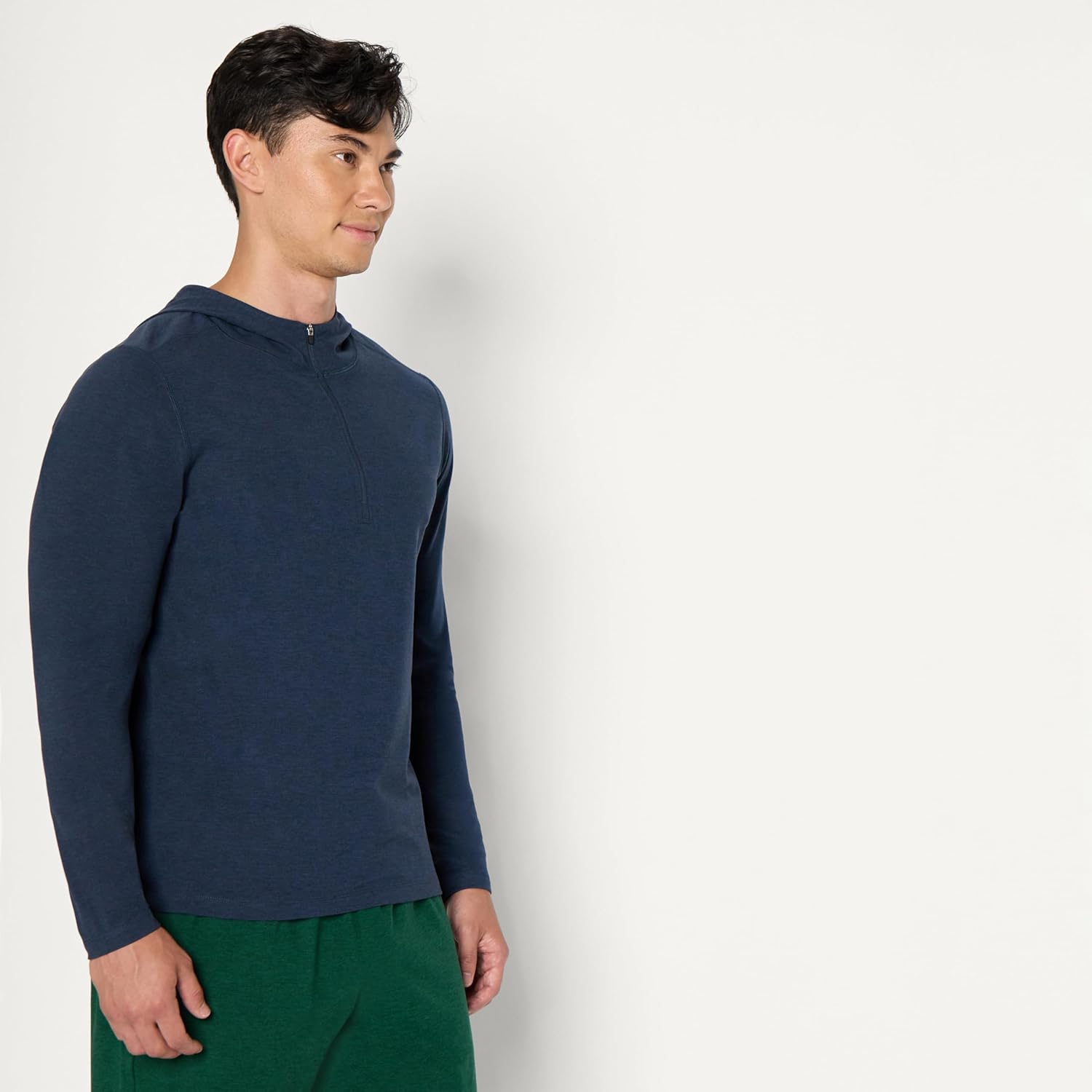 Thumbnail 1 de Amazon Essentials Men’s Athletic Soft Performance Lightweight Quarter-Zip Hoodie