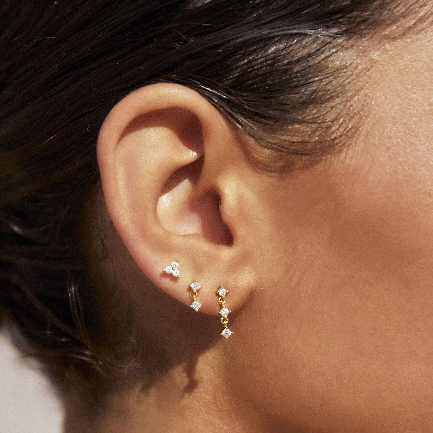 Detalle de SELSHE Gold Hoop Earrings 14k Gold-Plated