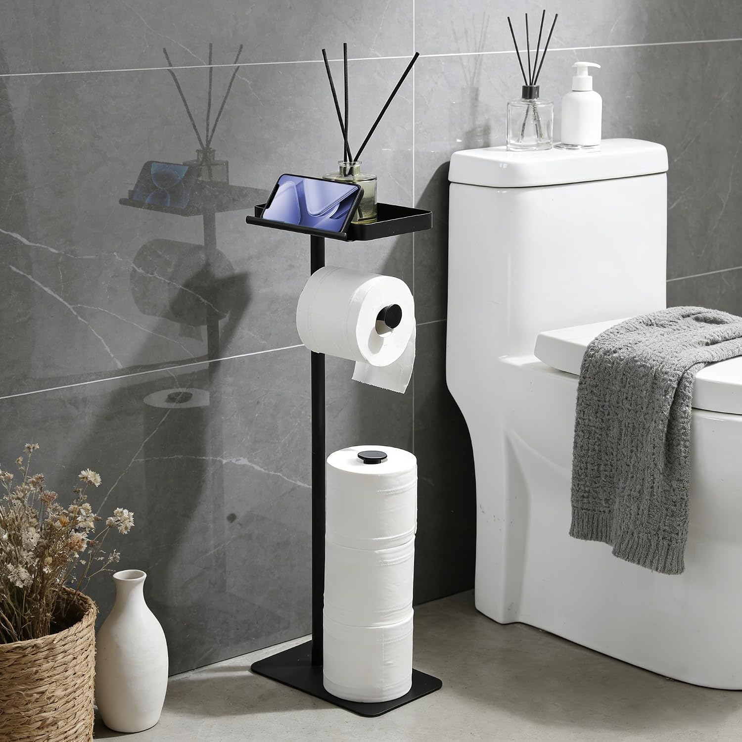 Detalle de ZUNTO Freestanding Toilet Roll Holder with Shelf – Matte Black, No Drilling, Holds 3 Rolls