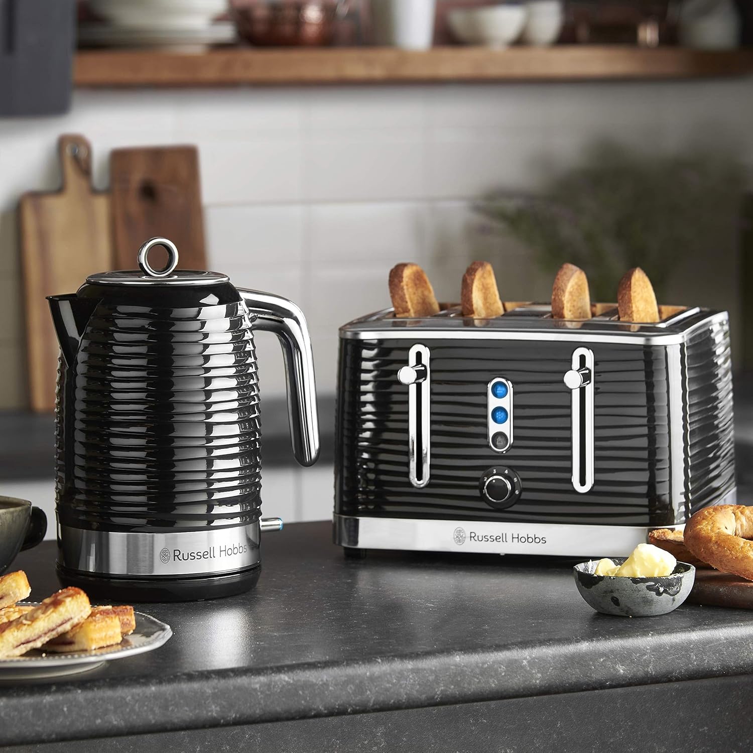Thumbnail 1 de Russell Hobbs Inspire 4 Slice Toaster (Black textured high gloss, extra wide slots)