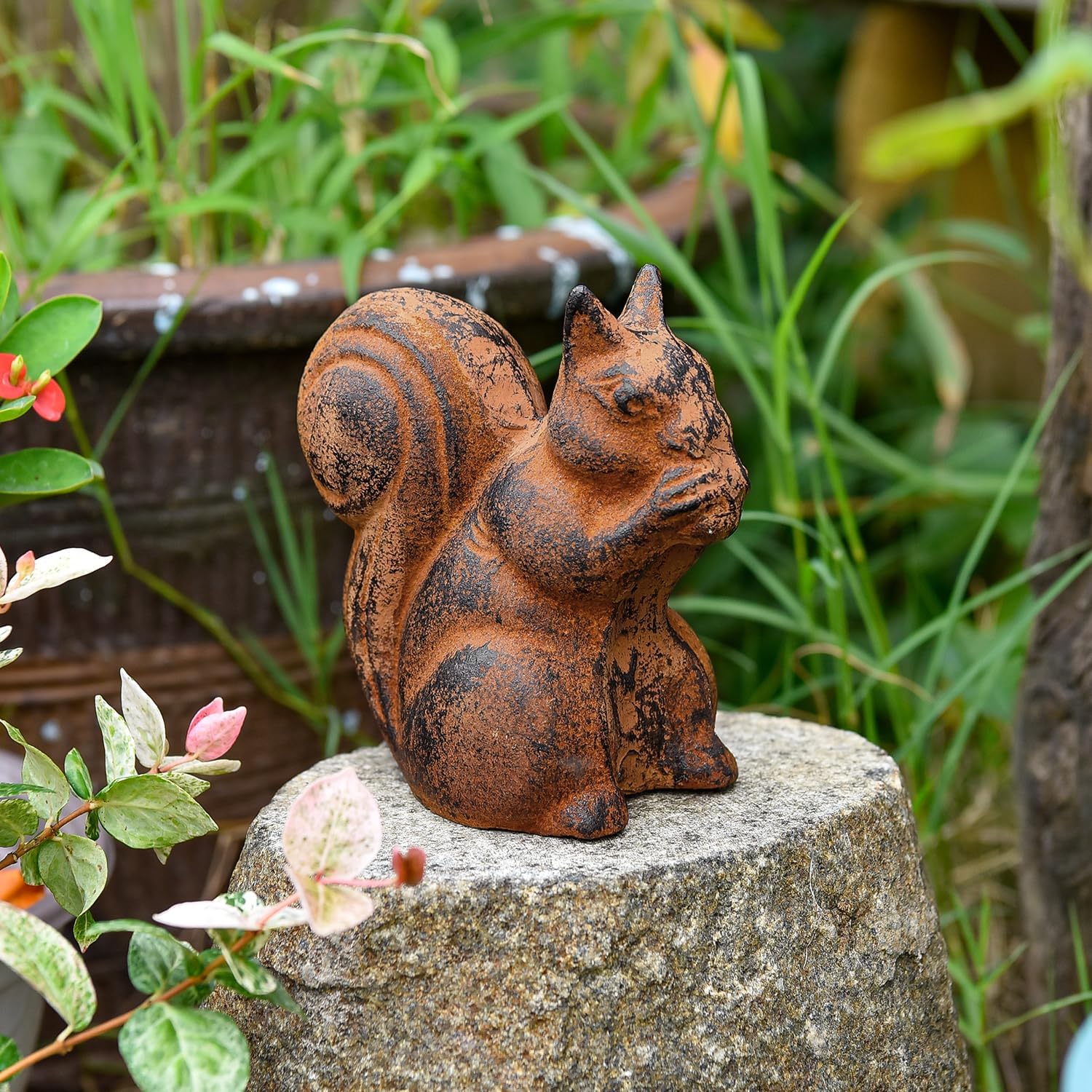 Detalle 2 de Sungmor Cast Iron Squirrel Paperweight