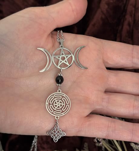 Detalle 2 de Simboliks Collar Triple Luna con Pentagrama y Ónix Natural – Amuleto de Protección Wicca en Acero Inoxidable
