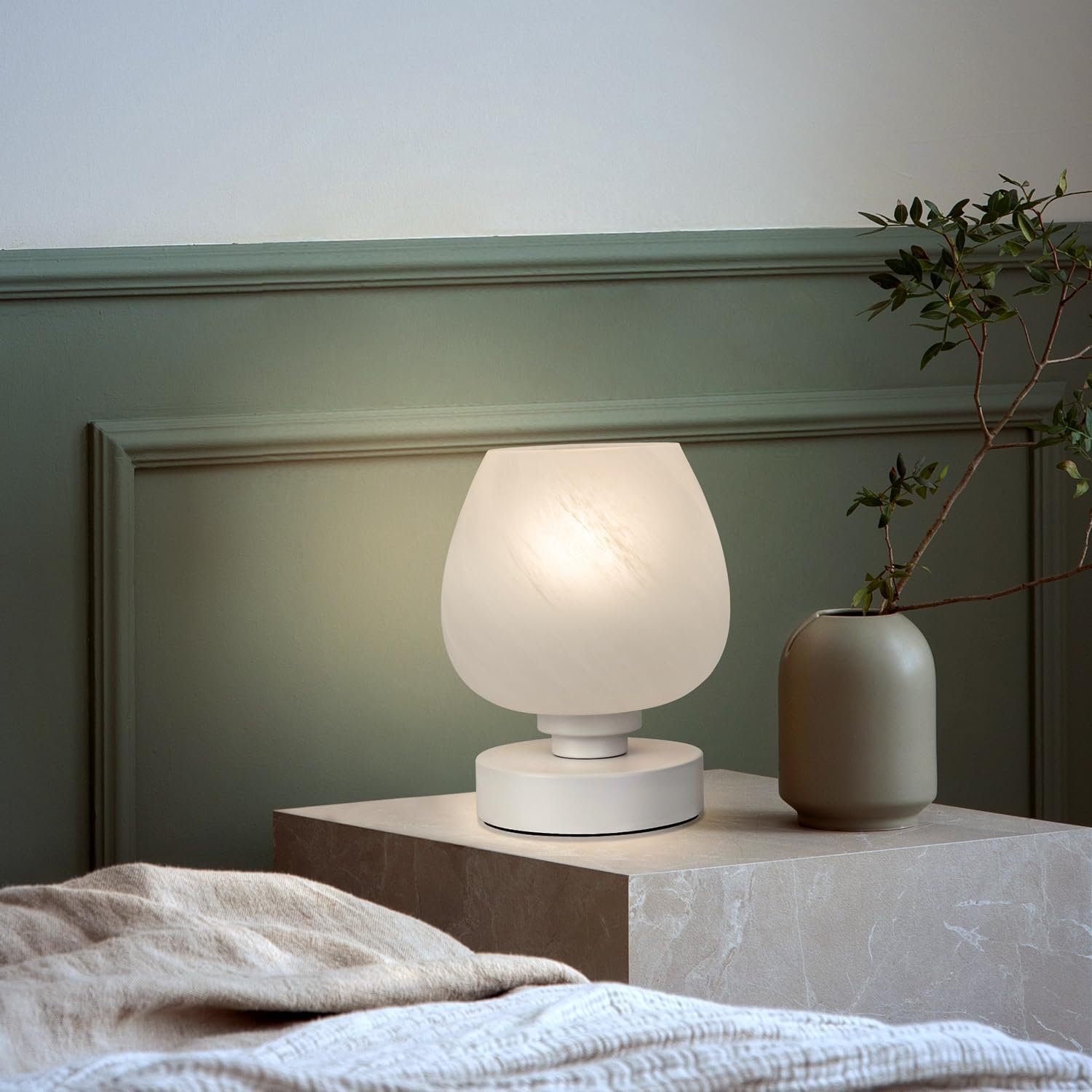 Detalle 1 de Soilsiu Touch Bedside Table Lamp with Dimmable Light and Opal Glass Shade