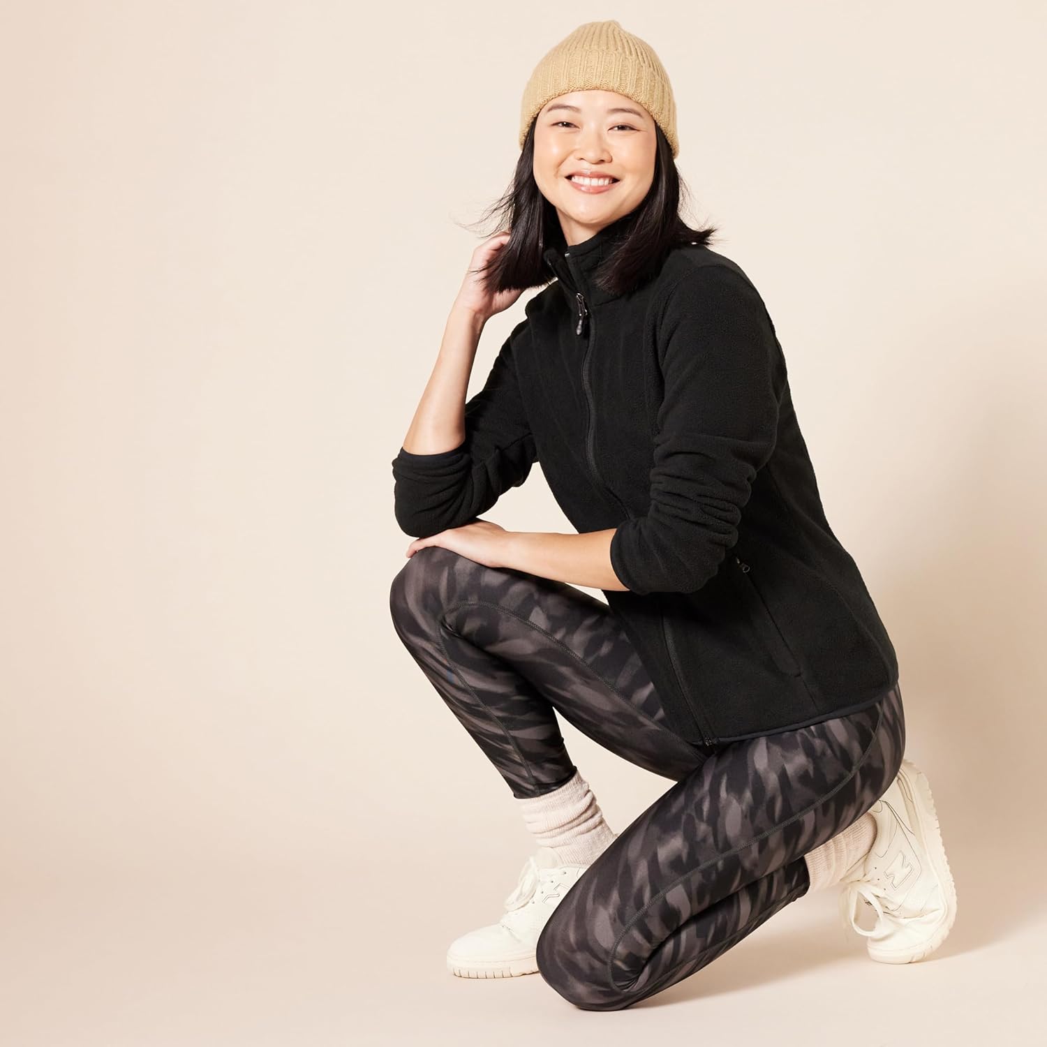 Detalle de Amazon Essentials Women's Classic-Fit Full-Zip Polar Soft Fleece Jacket