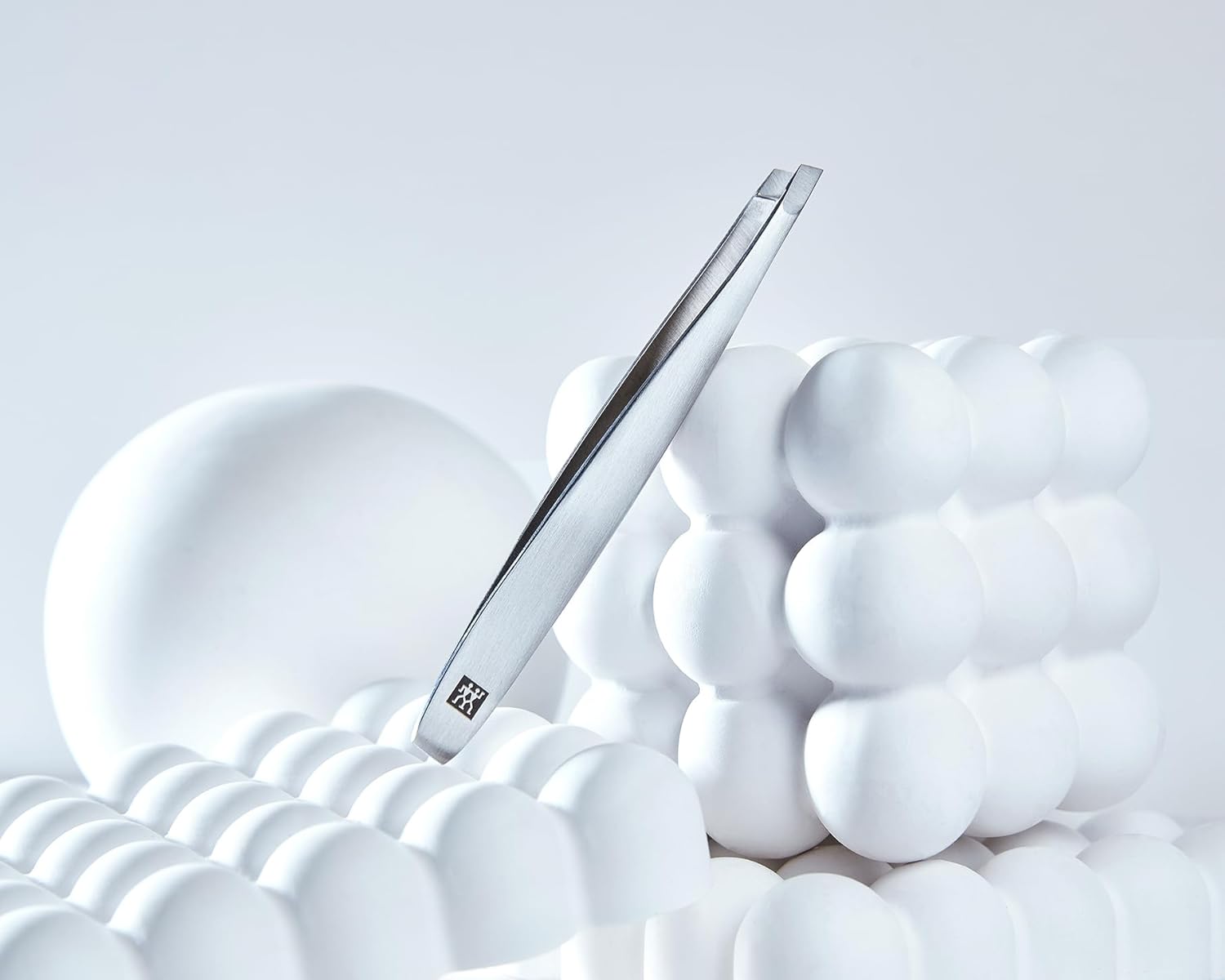 Thumbnail 3 de ZWILLING Pinzetta angolata premium argento da 90 mm per sopracciglia e schegge