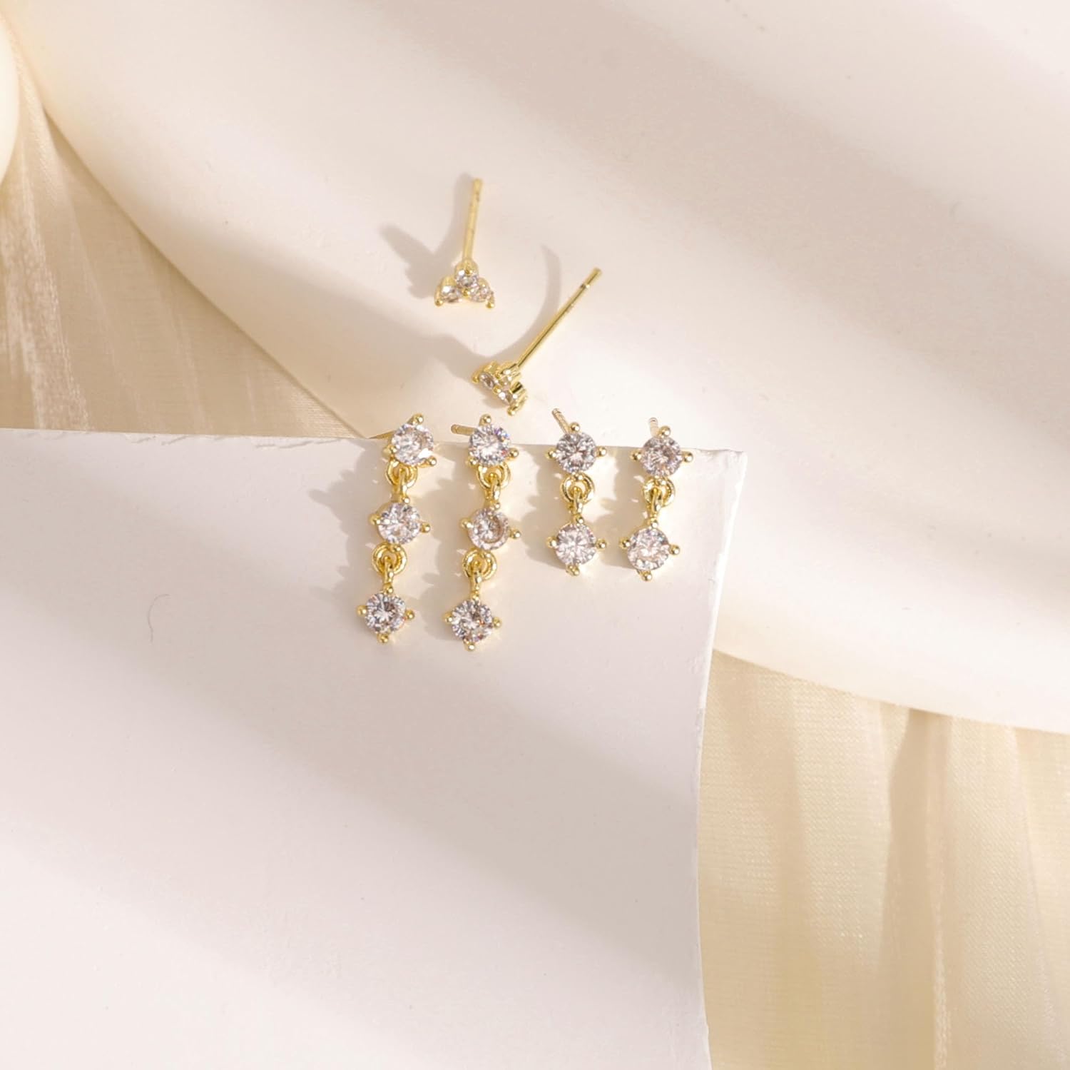 Detalle de SELSHE Gold Hoop Earrings 14k Gold-Plated