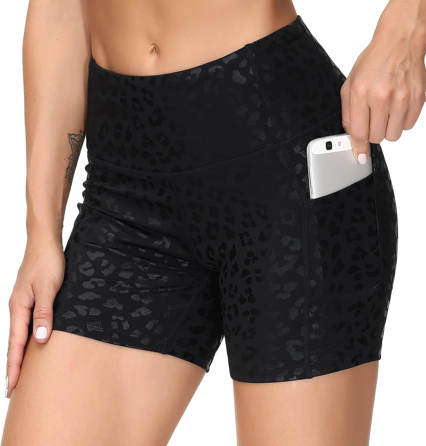 Detalle de THE GYM PEOPLE pantaloncini sportivi donna a vita alta con tasche