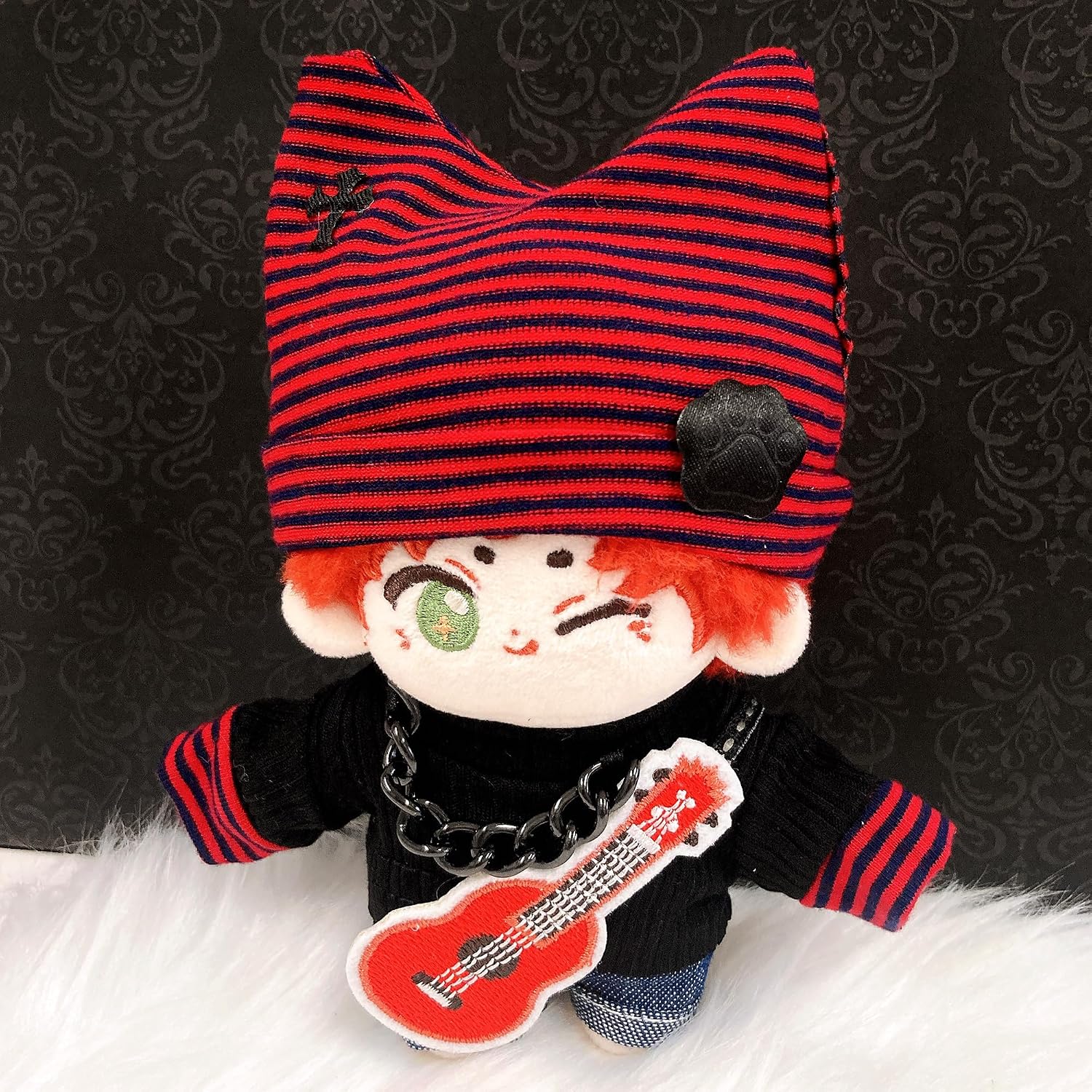 Detalle de 猫耳ニット帽&シャツ&パンツ&ギターセット 10cmぬいぐるみ用 レッド