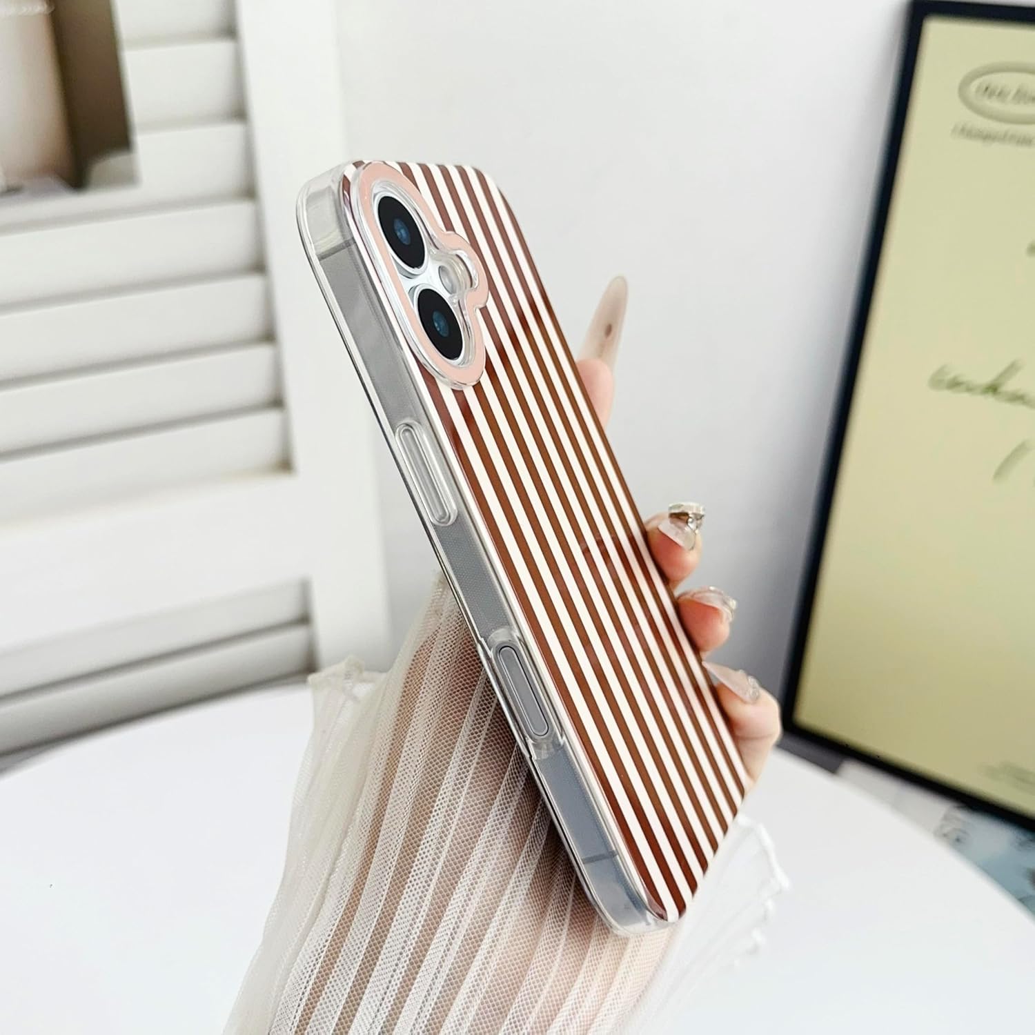 Detalle 2 de OWLSTAR iPhone 17 Case Brown
