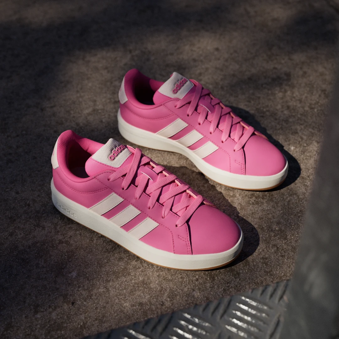 Detalle 2 de Zapatilla Grand Court 3.0 Junior de Adidas – estilo clásico en color rosa para niños