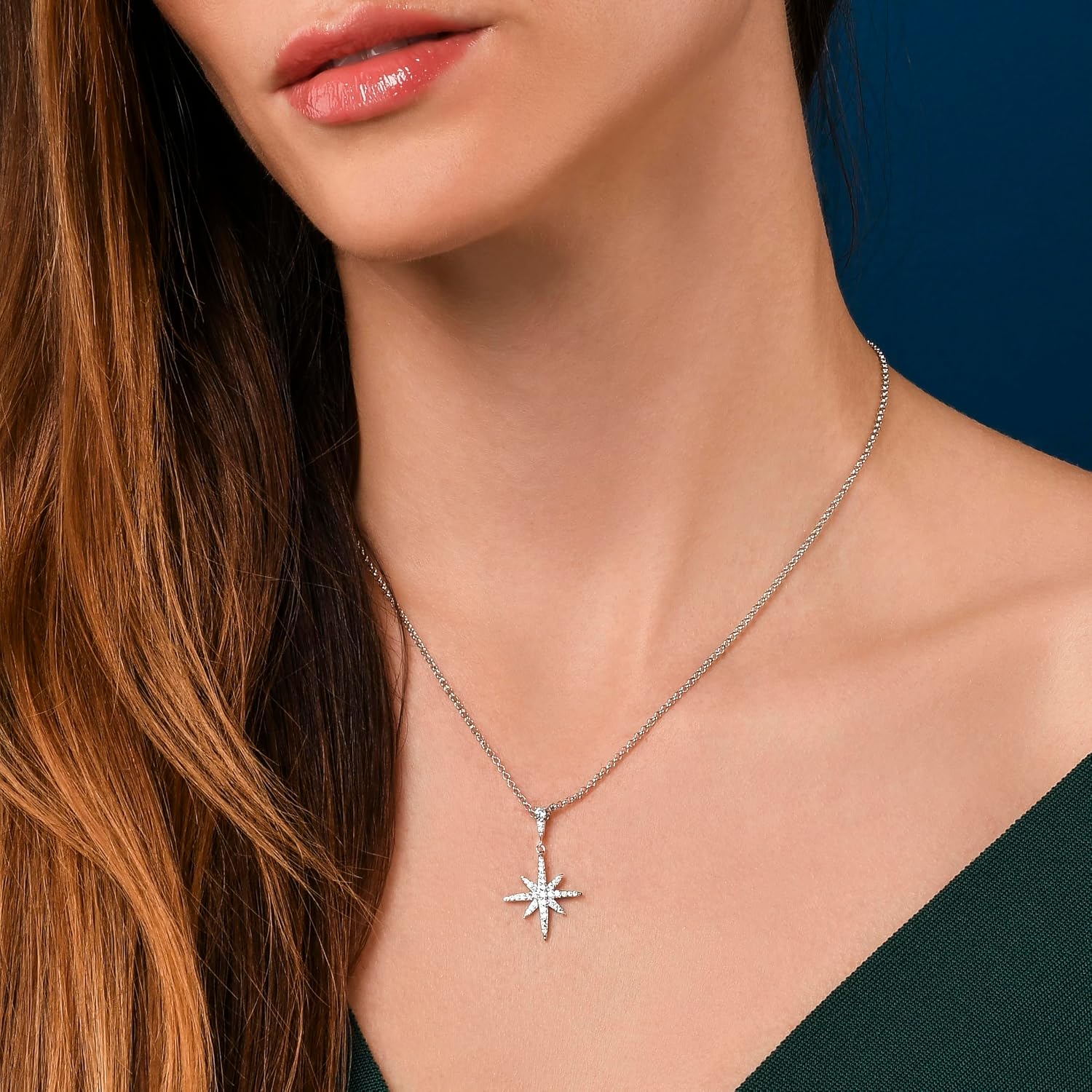 Detalle 2 de namana Collier Étoile Polaire pavé de zircons pour femme, chaîne forçat réglable avec écrin cadeau