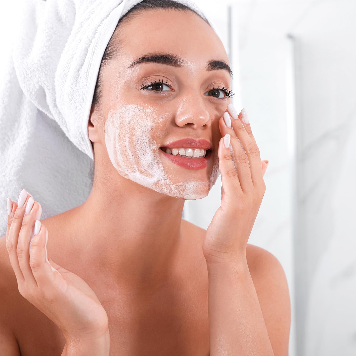 Thumbnail 4 de Amazon Basics Foaming Facial Cleanser with Ceramides & Hyaluronic Acid (12 fl oz) — Fragrance-Free Daily Face Wash
