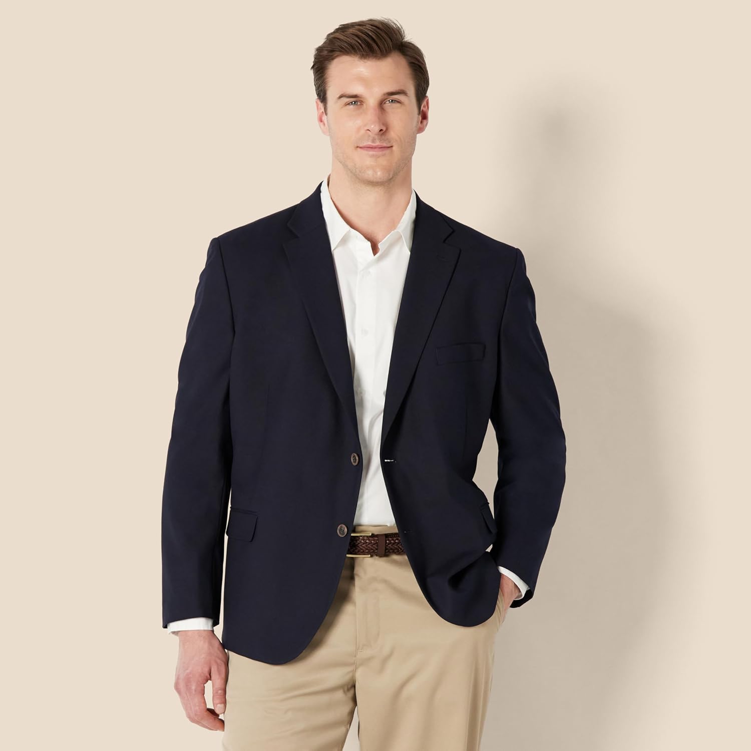 Thumbnail 2 de Amazon Essentials Men’s Long-Sleeve Classic-Fit Button-Front Stretch Blazer