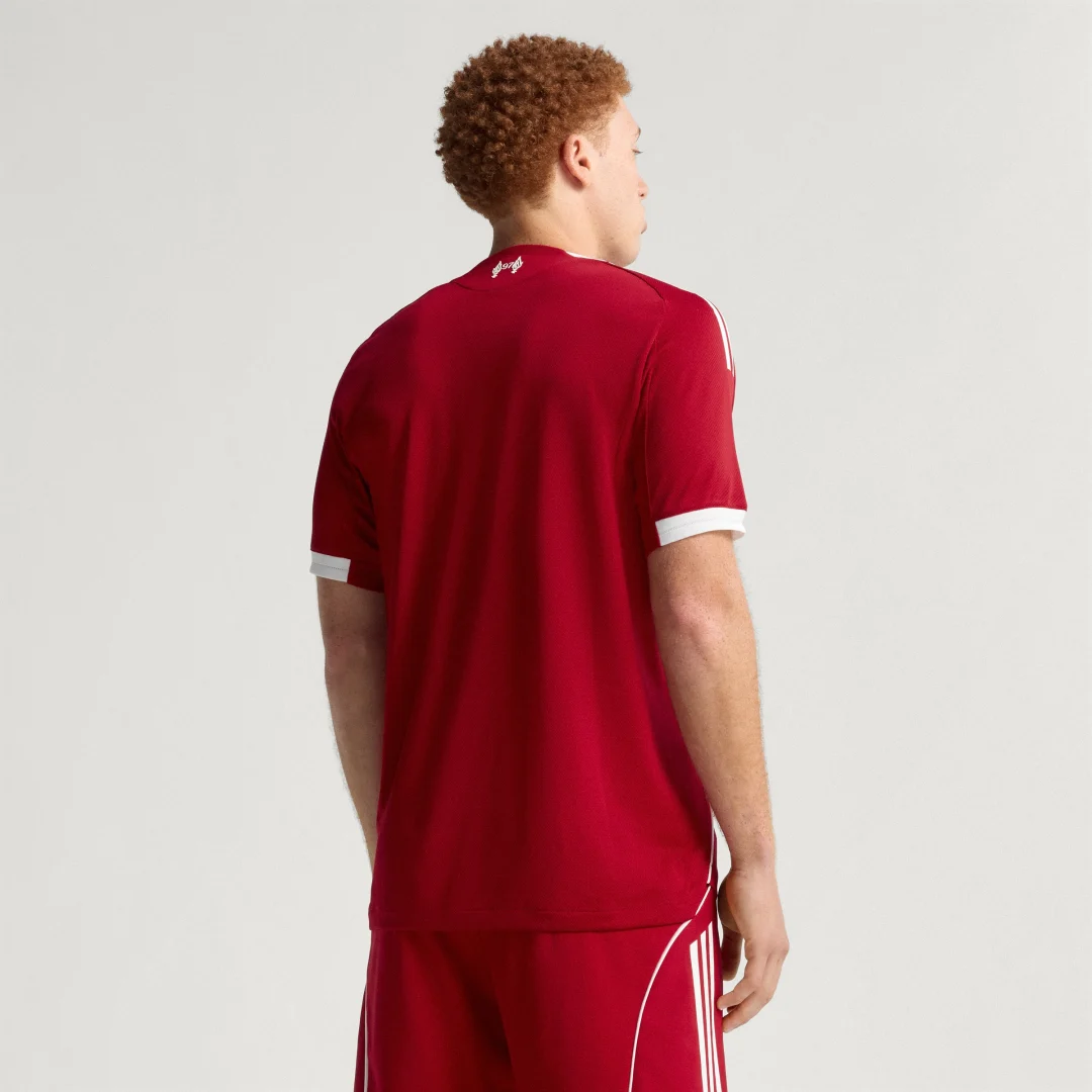 Detalle 2 de Camiseta primera equipación Liverpool FC 25/26 Oficial – Adidas