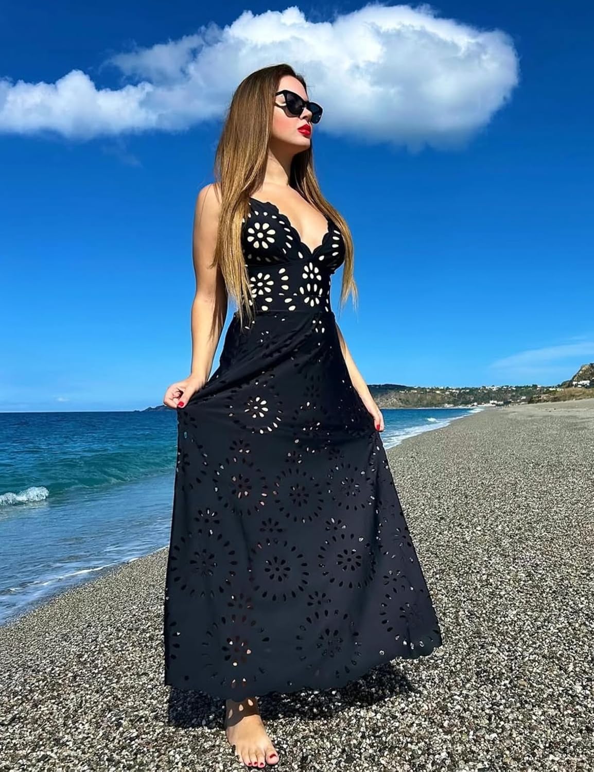 Detalle de FLAXMAKER One-Piece Swimsuit for Women with Floral Petal Design, Deep V-Neck and Skirt