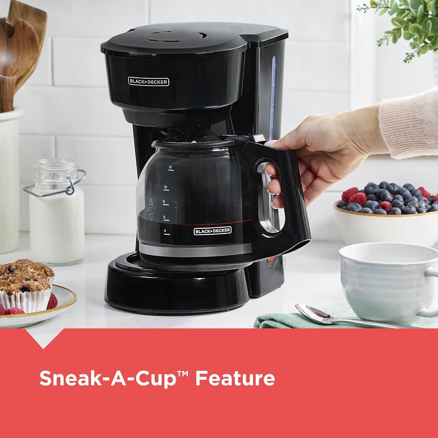 Detalle de BLACK+DECKER 12-Cup Coffee Maker with Vortex Technology and Sneak-A-Cup