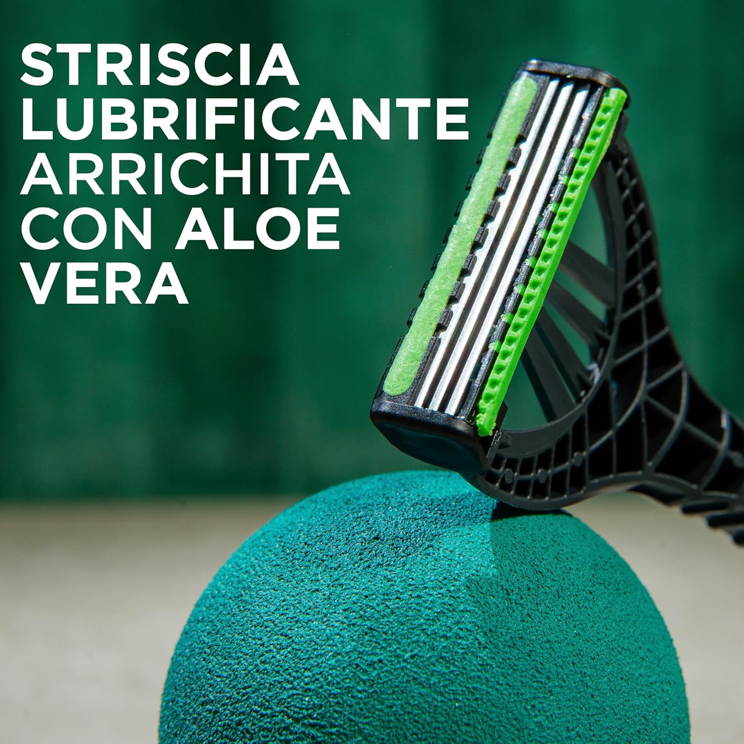 Detalle 2 de Wilkinson Sword Xtreme 3 Sensitive: rasoi usa e getta da uomo 16+8