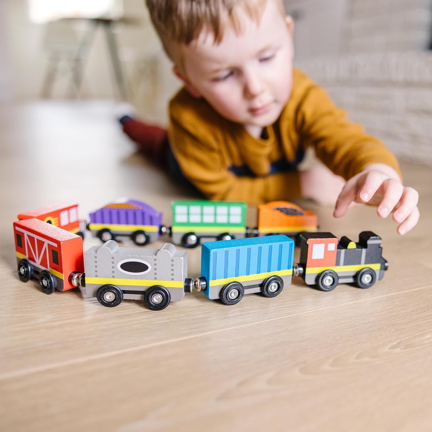 Detalle 2 de Melissa & Doug Wooden Train Cars 8-piece