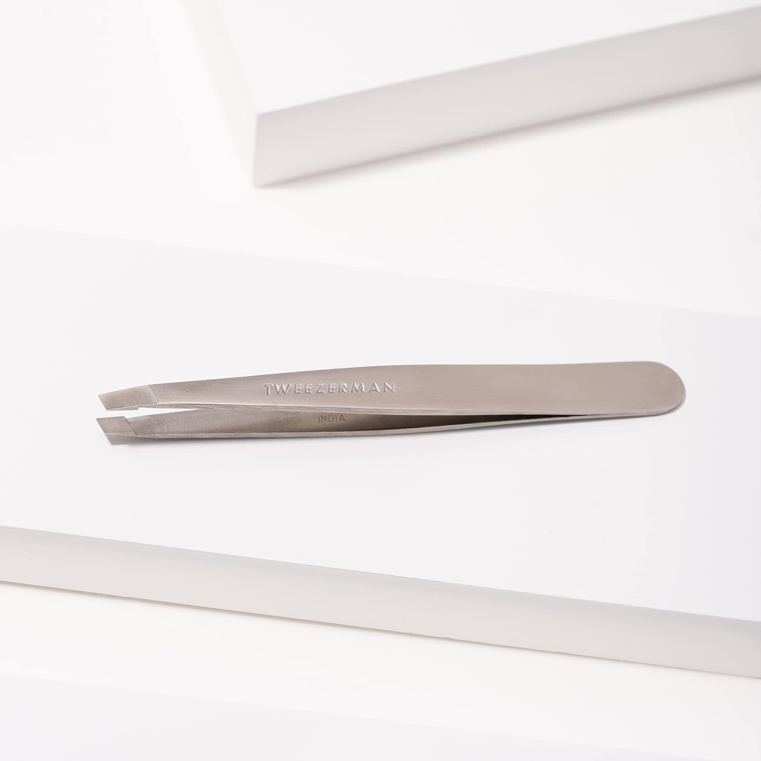 Thumbnail 6 de Tweezerman Classic Slant Tweezer – 25° precision slant tweezers (stainless steel, pack of 1)
