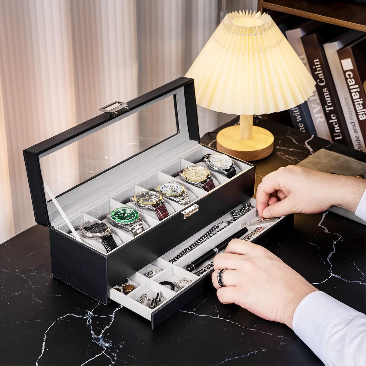 Detalle de ProCase 2 Ebenen Uhrenbox mit Glasdeckel – 6 Fächer, robustes PU-Leder Gehäuse & Schublade