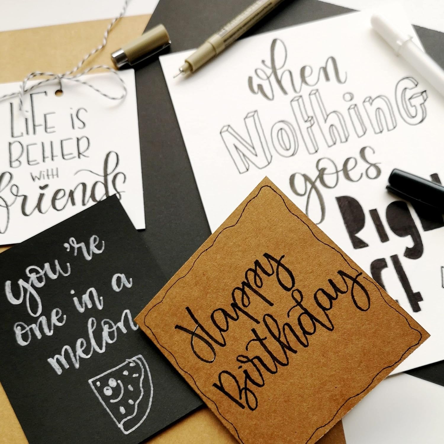 Detalle 2 de Florence Papier Calligraphie A5 – 60 feuilles multicolores (Blanc, Noir, Blanc cassé, Kraft) – 216 g/m², surface lisse