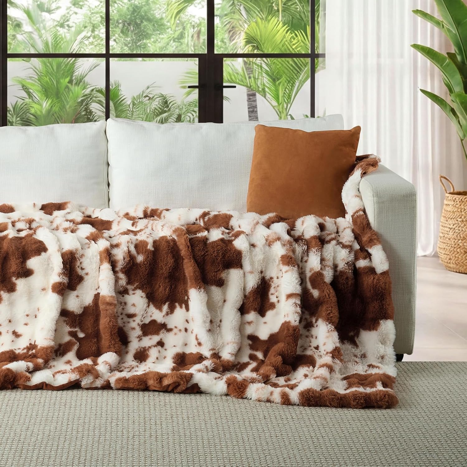 Detalle 2 de Lotus Karen Faux Fur Throw Blanket, 90 x 90 Inches, Light Brown Cow Print