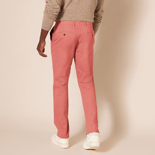 Detalle de Amazon Essentials Pantalones Informales de Estilo Chino, Elásticos y de Corte Ajustado para Hombre – Rojo Frambuesa (34W/32L)